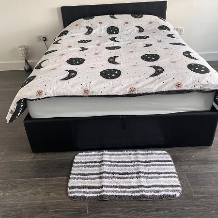 The Serviced Accommodations Harlow Buitenkant foto