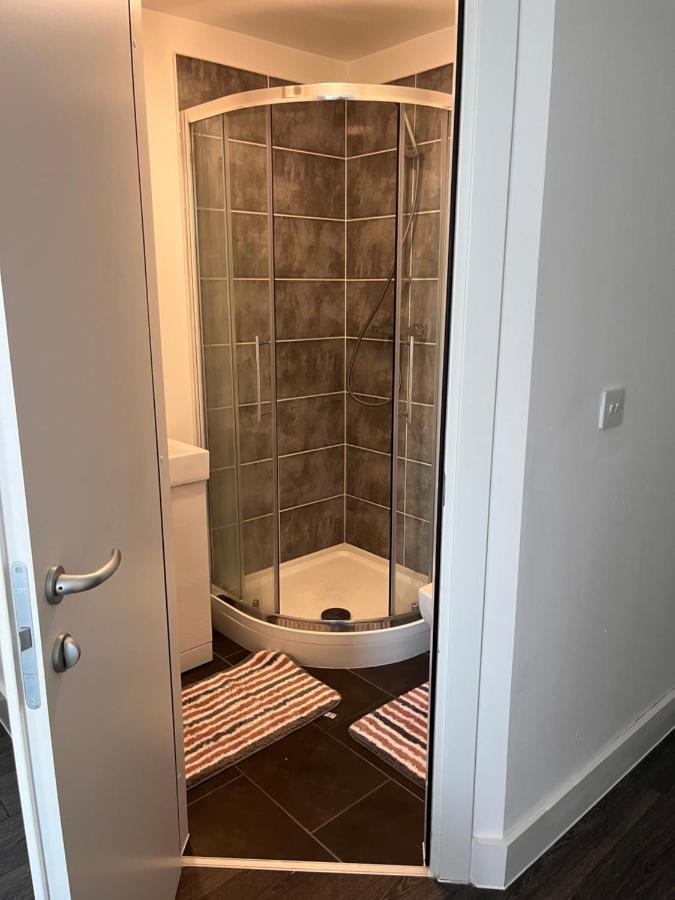 The Serviced Accommodations Harlow Buitenkant foto
