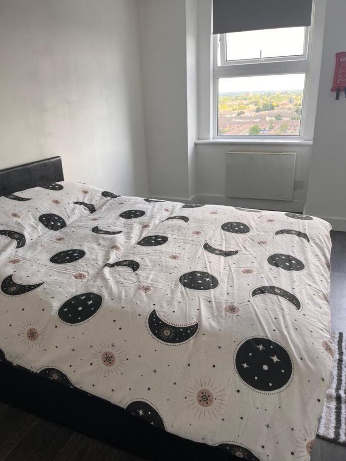 The Serviced Accommodations Harlow Buitenkant foto