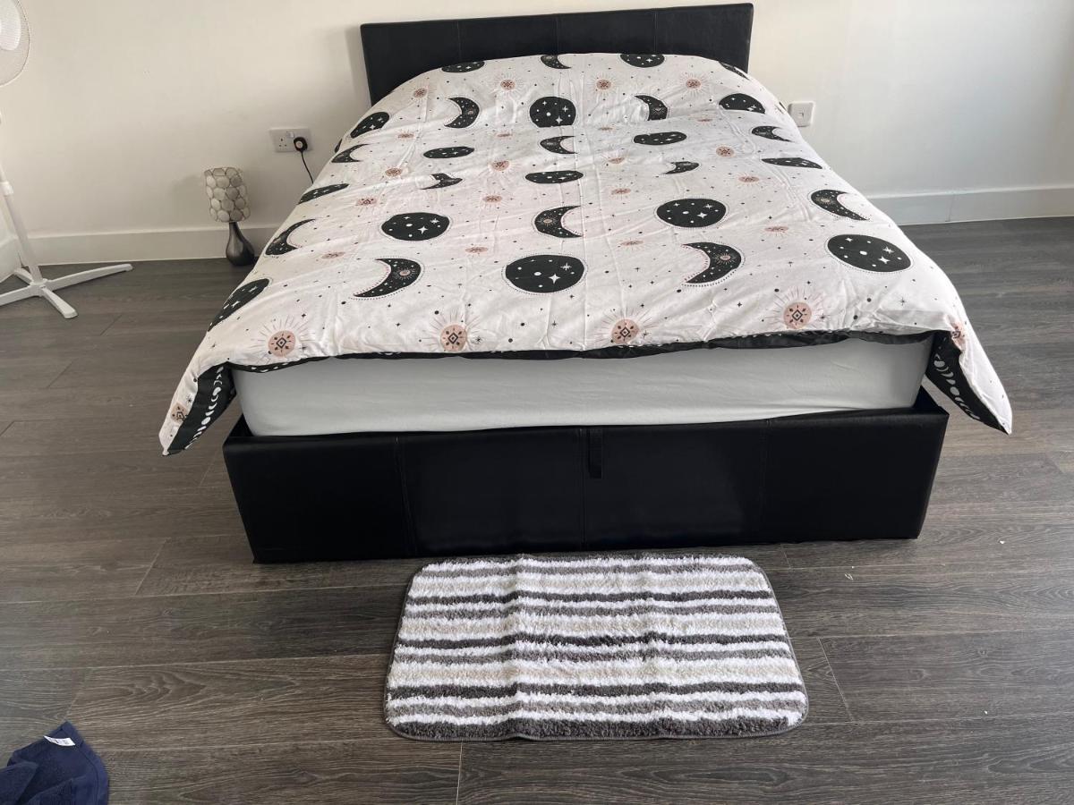 The Serviced Accommodations Harlow Buitenkant foto